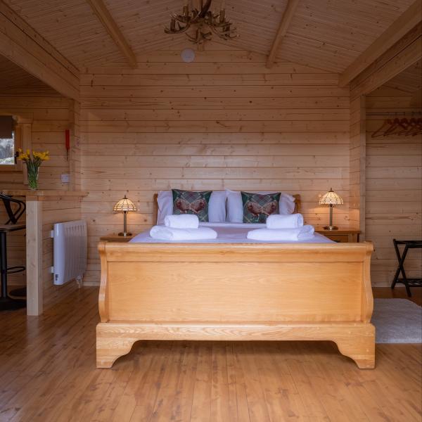 cardney accommodation cabin bed