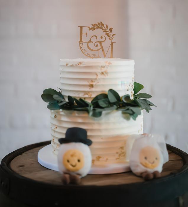 Wedding cake suppliers at Cardney Estate venue