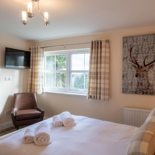 cardney accommodation craigmore master bedroom