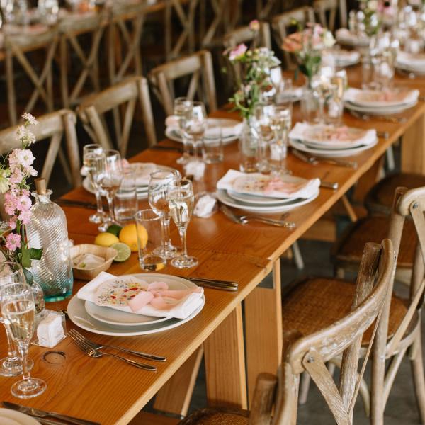 isla and robbie table decorations